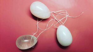 how do you get a yoni egg out